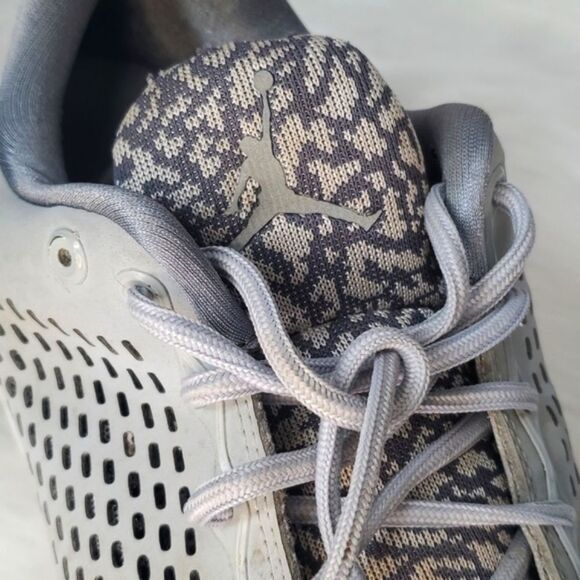 Jordan's Mens Trainer RIGHT SHOE ONLY Gray Wolf Color Mens 11.5 Amputee - Picture 7 of 16